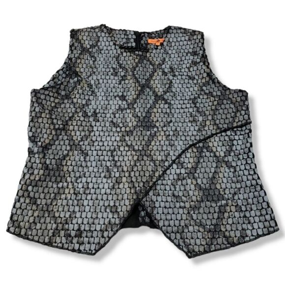 Tops - Maple & Cliff Top Size Large Womens Blouse Sleeveless Back Zip Snakeskin Pattern
